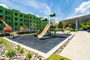 Roseville apartment for rent - Edison I Playground