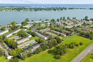 Rochester townhouse for rent - Long Pond Shores Waterfront Apartments