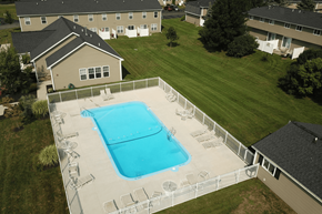 Farmington townhouse for rent - Beautiful blue swimming pool