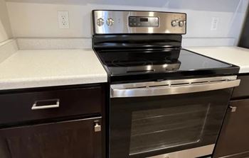 Easy-to-clean, flat-top stove