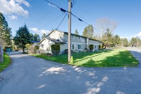 Spirit Lake townhouse for rent - a house on the side of a street with a street light