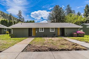Rogue River apartment for rent - a green house with yellow doors and a sidewalk