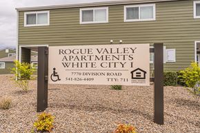 White City apartment for rent - A sign for Rogue Valley Apartments in White City 1.