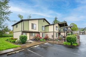 Dundee apartment for rent - the view of a two story apartment building with a parking lot