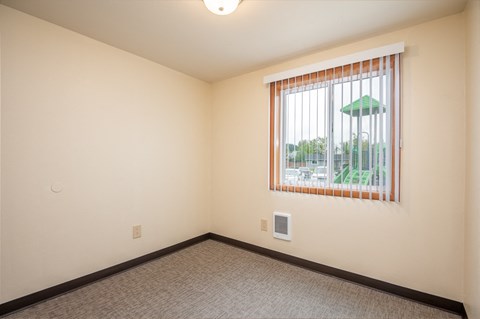 Floor plan for 1 bed, 1 bath, 648 sqft