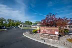 Baker City apartment for rent - the welcome sign at summit laurel apartments