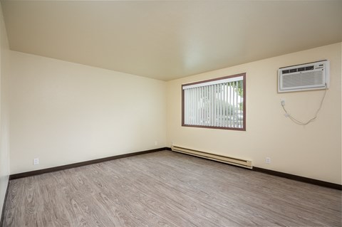 Floor plan for 1 bed, 1 bath, 604 sqft