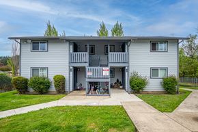 Sutherlin apartment for rent - A two-story house with a balcony on the second floor.