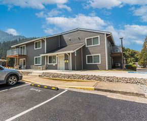 Canyonville apartment for rent - a house with a parking lot and a car parked in front of it