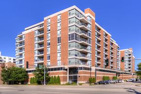 Des Plaines apartment for rent - an apartment building on the corner of a city street