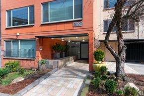 Seattle apartment for rent - the building where the condo hotel is located
