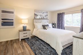 Baltimore apartment for rent - King Size Bedroom at Windsor House Apartments, Maryland