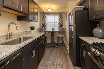 Lutherville-Timonium apartment for rent - Kitchen with stainless steel appliances at Seminary Roundtop Apartments, Lutherville, Maryland, 21093