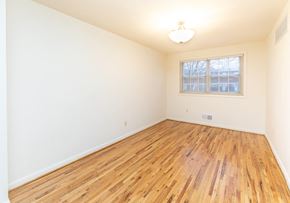 Essex apartment for rent - Bright master bedroom at Foxridge Townhomes, Baltimore Maryland