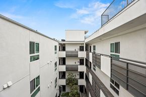 Los Angeles apartment for rent - Upper Level View of Interior Courtyard