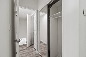 Los Angeles apartment for rent - Bedroom  Entryway with Mirrored Closet