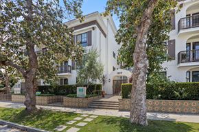 Los Angeles apartment for rent - Sidewalk View of Kelton Madera by Wiseman