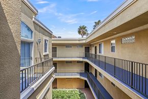 Los Angeles apartment for rent - View of the Courtyard from the Upper Level