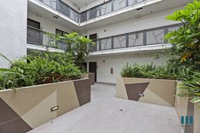 Los Angeles apartment for rent - Interior Courtyard of Hayworth Hyde by Wiseman