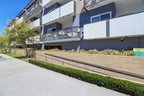 Los Angeles apartment for rent - Sidewalk View at Gramercy Park by Wiseman, California