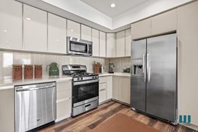 Los Angeles apartment for rent - Kitchen with Stainless-Steel Refrigerator, Dishwasher, Stove, and Microwave Oven