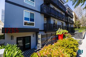 Los Angeles apartment for rent - Front Entrance of Barry Diamond by Wiseman