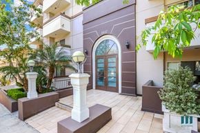 Los Angeles apartment for rent - Front Entry of Butler Cabana by Wiseman