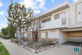 Los Angeles apartment for rent - Sidewalk View of Colby West with Covered Resident Parking
