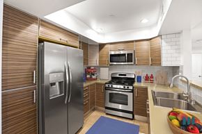 Los Angeles apartment for rent - Kitchen with Stainless-Steel Refrigerator, Stove, Microwave Oven, Dishwasher