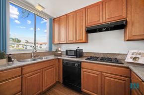 Los Angeles apartment for rent - Kitchen with Gas Range, Dishwasher, and Microwave
