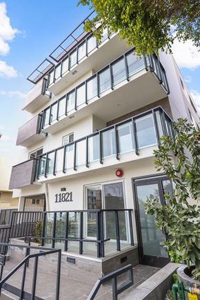 Los Angeles apartment for rent - Sidewalk View of Texas Westgate by Wiseman