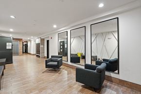Los Angeles apartment for rent - Seating Area in Front Lobby of Hudson lux by Wiseman