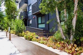 Los Angeles apartment for rent - Handicap accessible Entrance to Hudson Lux by WIseman