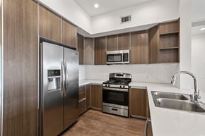 Los Angeles apartment for rent - Full-Size Kitchen at Cole Grove by Wiseman, Los Angeles, CA