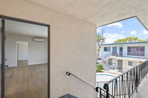 Venice apartment for rent - Front Entrance to an Upper Level Unit