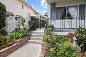 Los Angeles apartment for rent - Front Entrance to Kiowa Stone by Wiseman