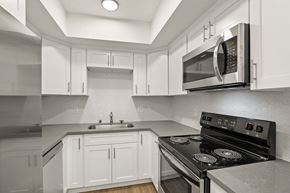 Los Angeles apartment for rent - Kitchen with Stainless-Steel Stove and Microwave Oven