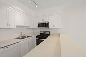 Los Angeles apartment for rent - Kitchen with Dishwasher and Stove