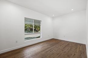 Venice apartment for rent - Bedroom with Large-Size Windows, Recessed Lighting, and Vinyl Floors