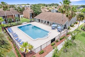 Orlando apartment for rent - The clubhouse and pool at Winford Place Apartments for rent in Orlando, FL