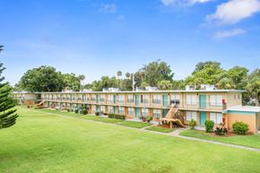 Daytona Beach apartment for rent - lushly landscaped Park Apartments in beautiful Daytona Beach, FL