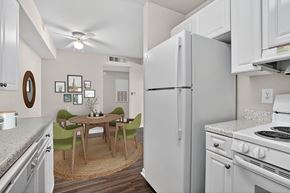Manassas apartment for rent - Kitchen and dining area at Brentwood Apartments In Manassa VA