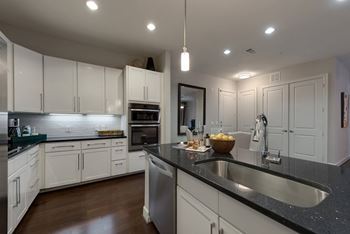 Stainless steel undermount sink