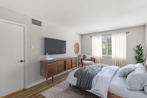 Leesburg apartment for rent - Bedroom at Leesburg Apartments in Leesburg VA