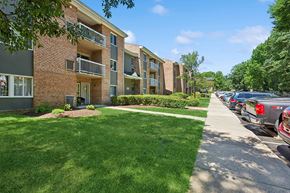 Gaithersburg apartment for rent - Lawn and walkway at Parklane Apartments in Gaithersburg MD