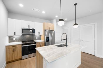 Herringbone design package