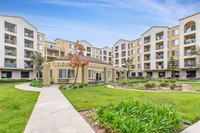 Los Angeles apartment for rent - Exterior Main Courtyard at Harvard Yard Apartments