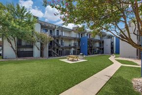 Austin apartment for rent - Outdoor picnic area at Mission James Place Apartments in Austin TX