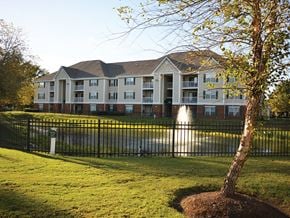 Portsmouth apartment for rent - Exterior pond at Whispering Oaks Apartments in Portsmouth VA