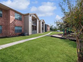 Houston apartment for rent - Exterior landscaping at Forest Creek Apartments in Houston TX